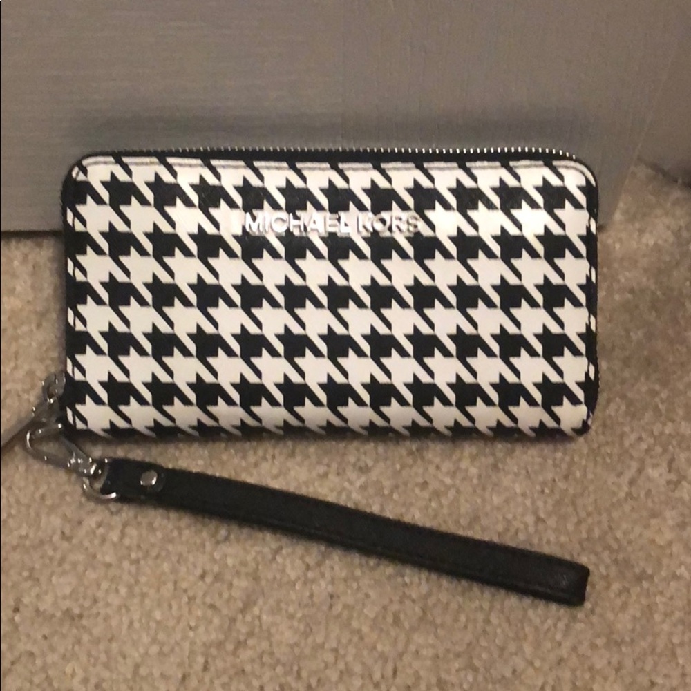 Michael Kors wristlet wallet